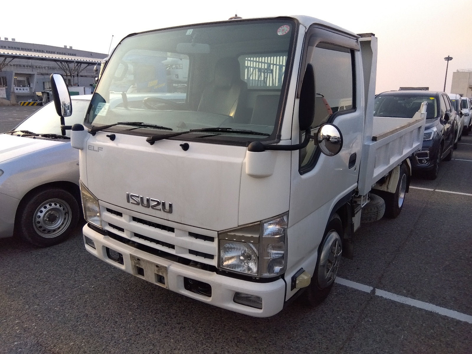 ISUZU ELF- 2D Truck-2014