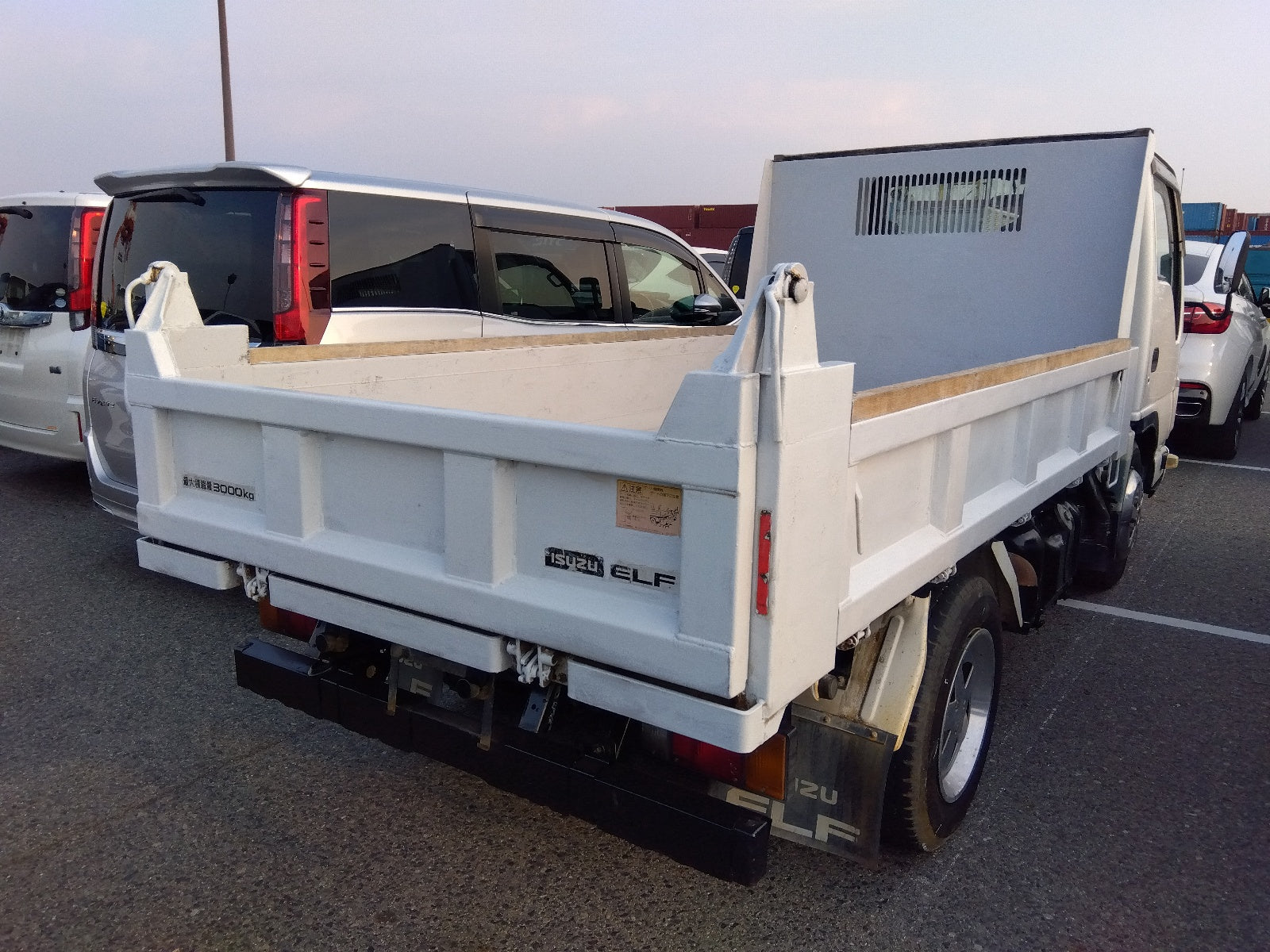 ISUZU ELF- 2D Truck-2014