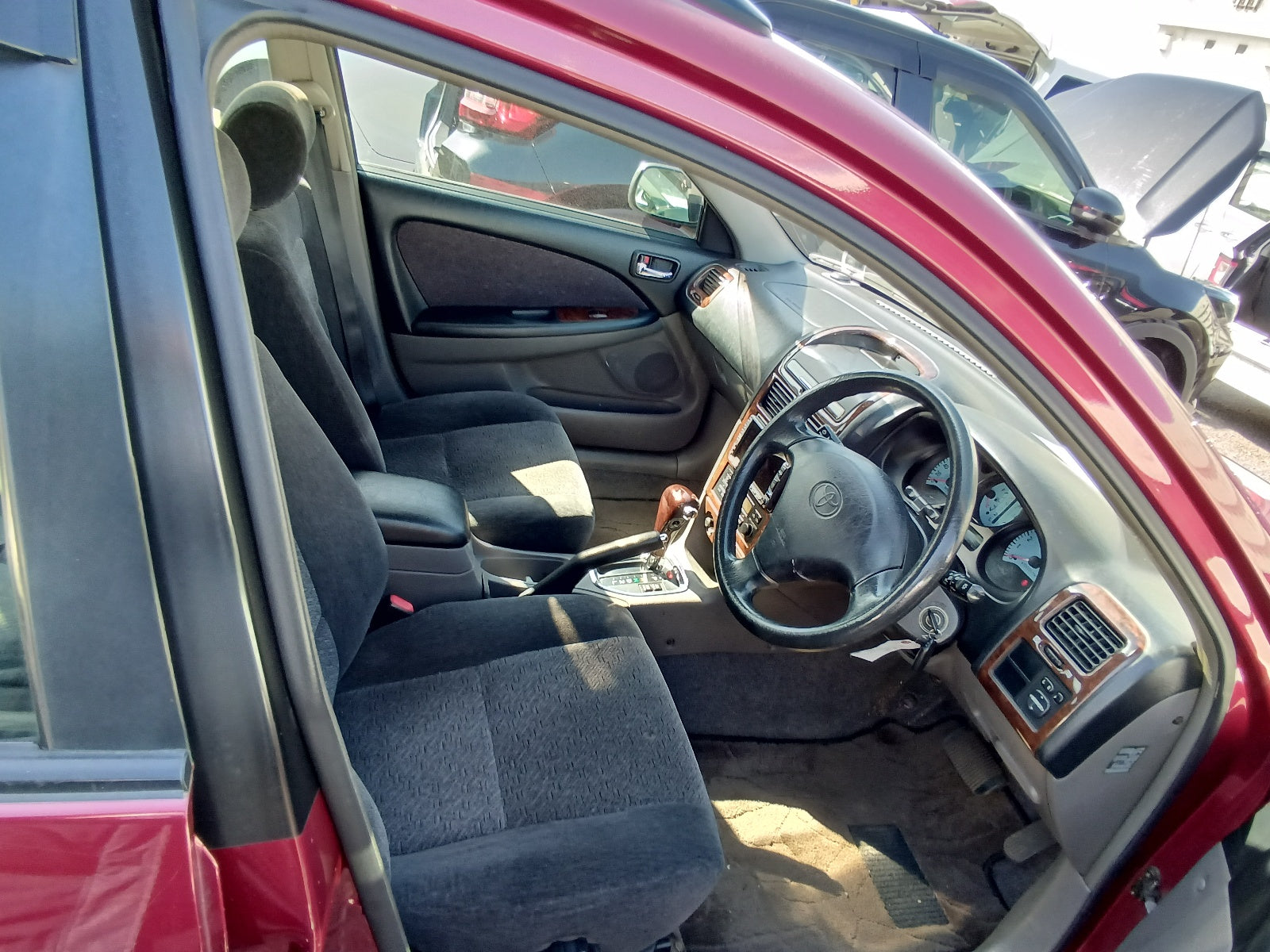 TOYOTA CALDINA VAN-2001 RED