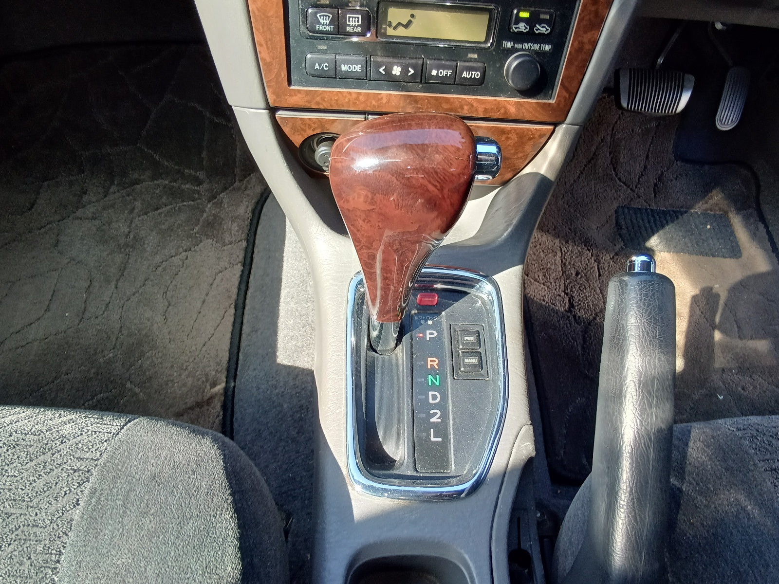 TOYOTA CALDINA VAN-2001 RED