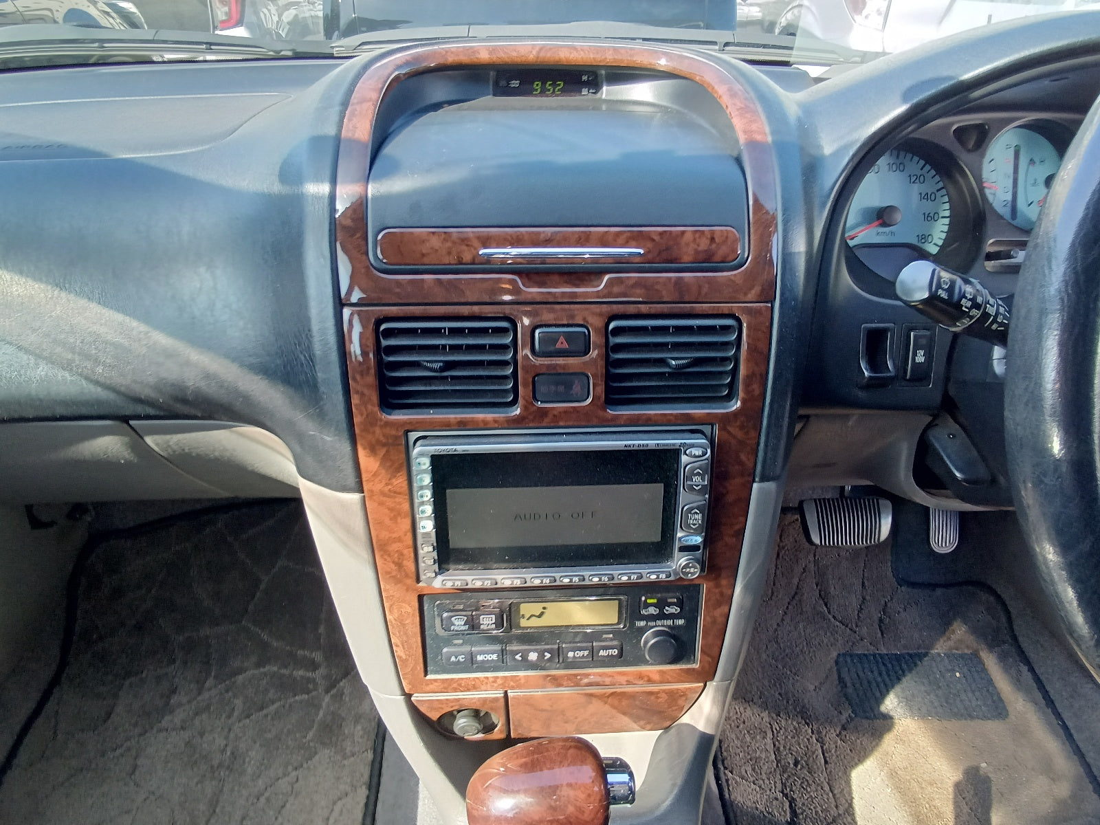 TOYOTA CALDINA VAN-2001 RED