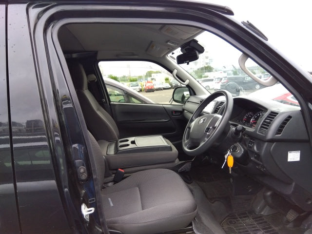 TOYOTA HIACE VAN-LONG DX-2019