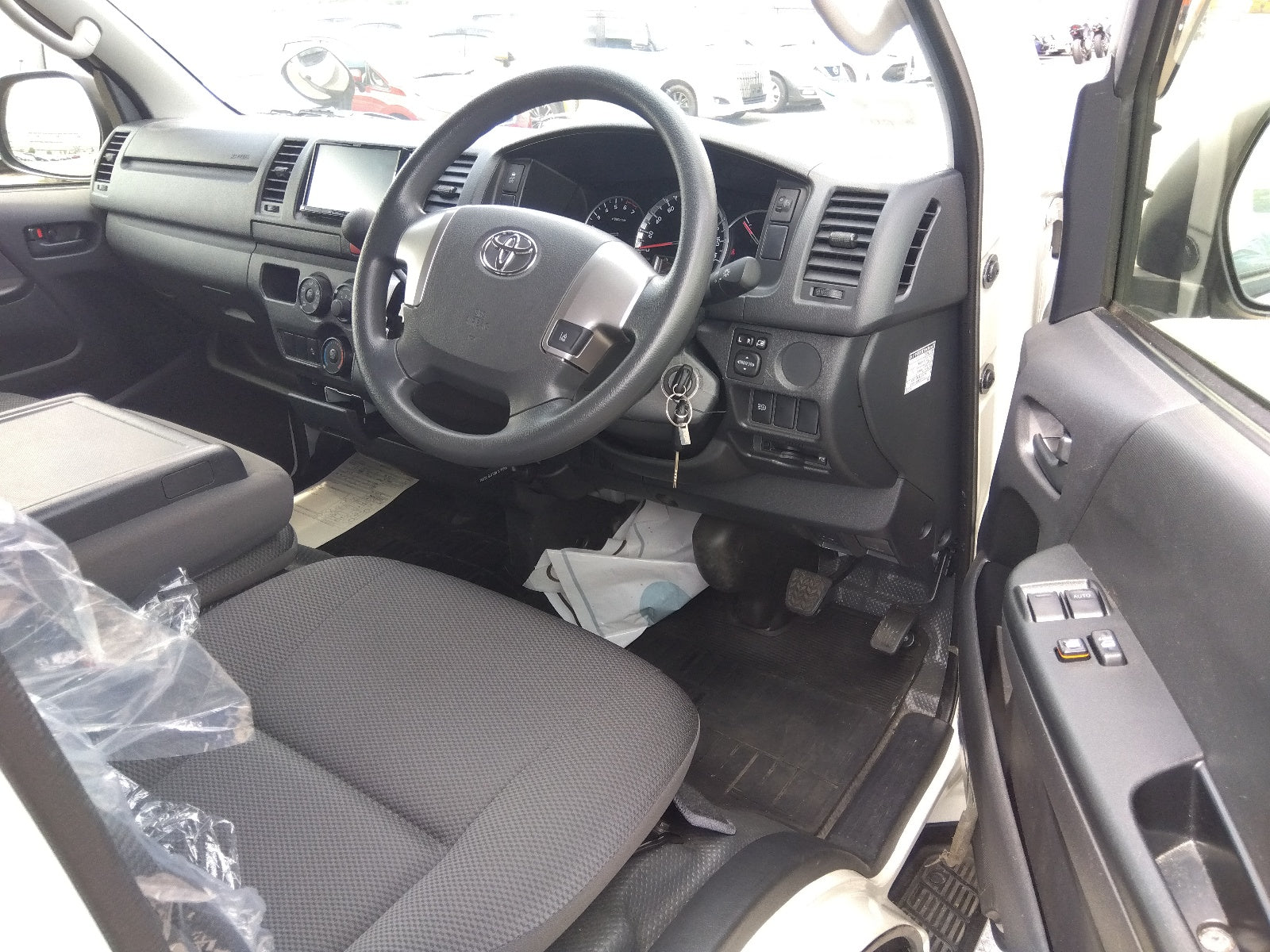 TOYOTA HIACE VAN-2020