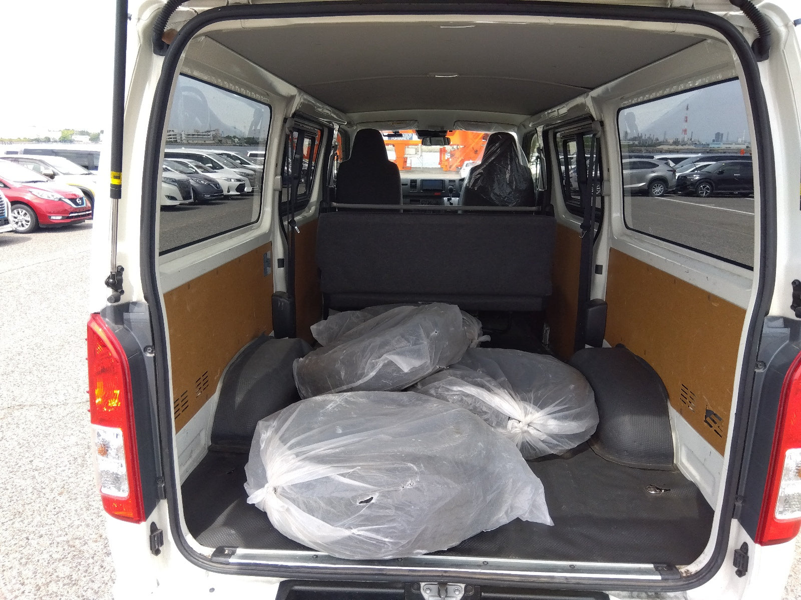 TOYOTA HIACE VAN-2020