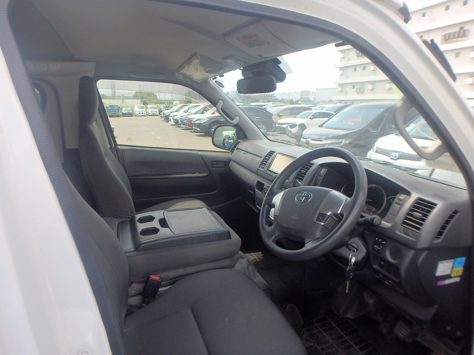 TOYOTA HIACE VAN-2019