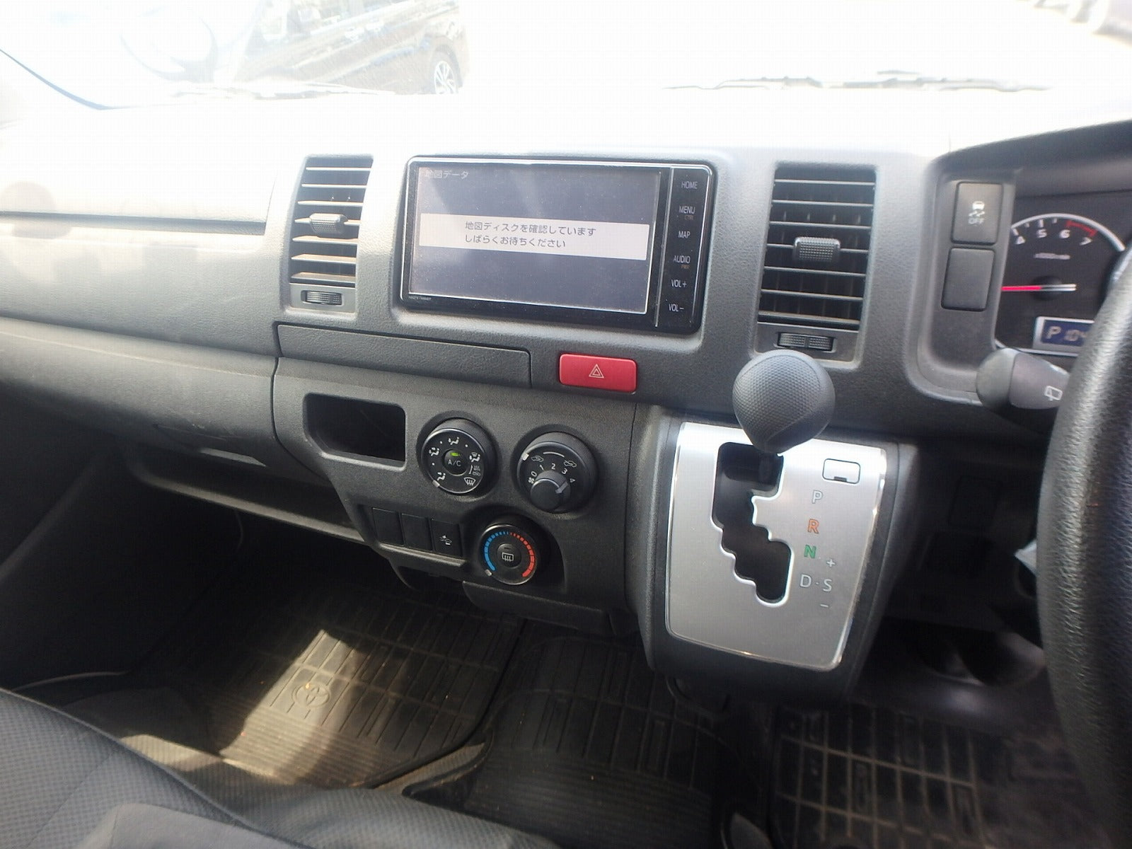 TOYOTA HIACE VAN-2019