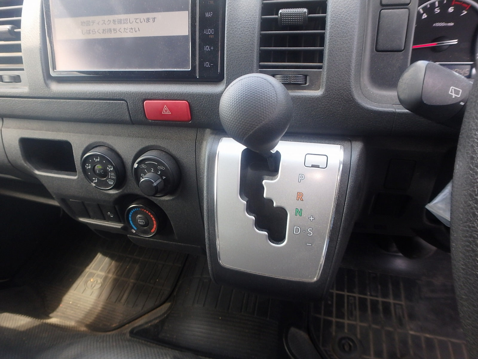 TOYOTA HIACE VAN-2019