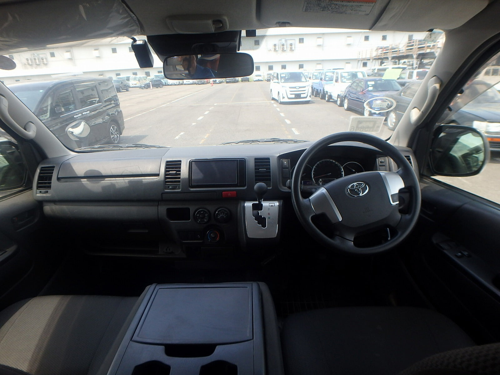 TOYOTA HIACE VAN-2019