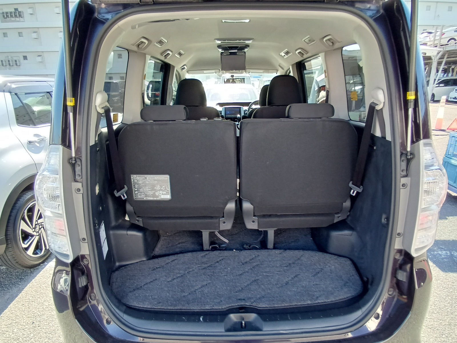 TOYOTA VOXY-ZS EDITON- 2010