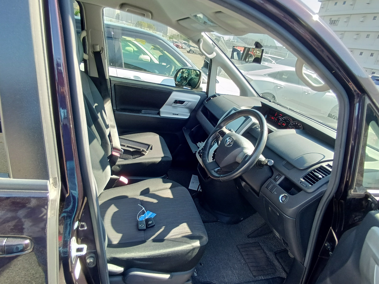 TOYOTA VOXY-ZS EDITON- 2010