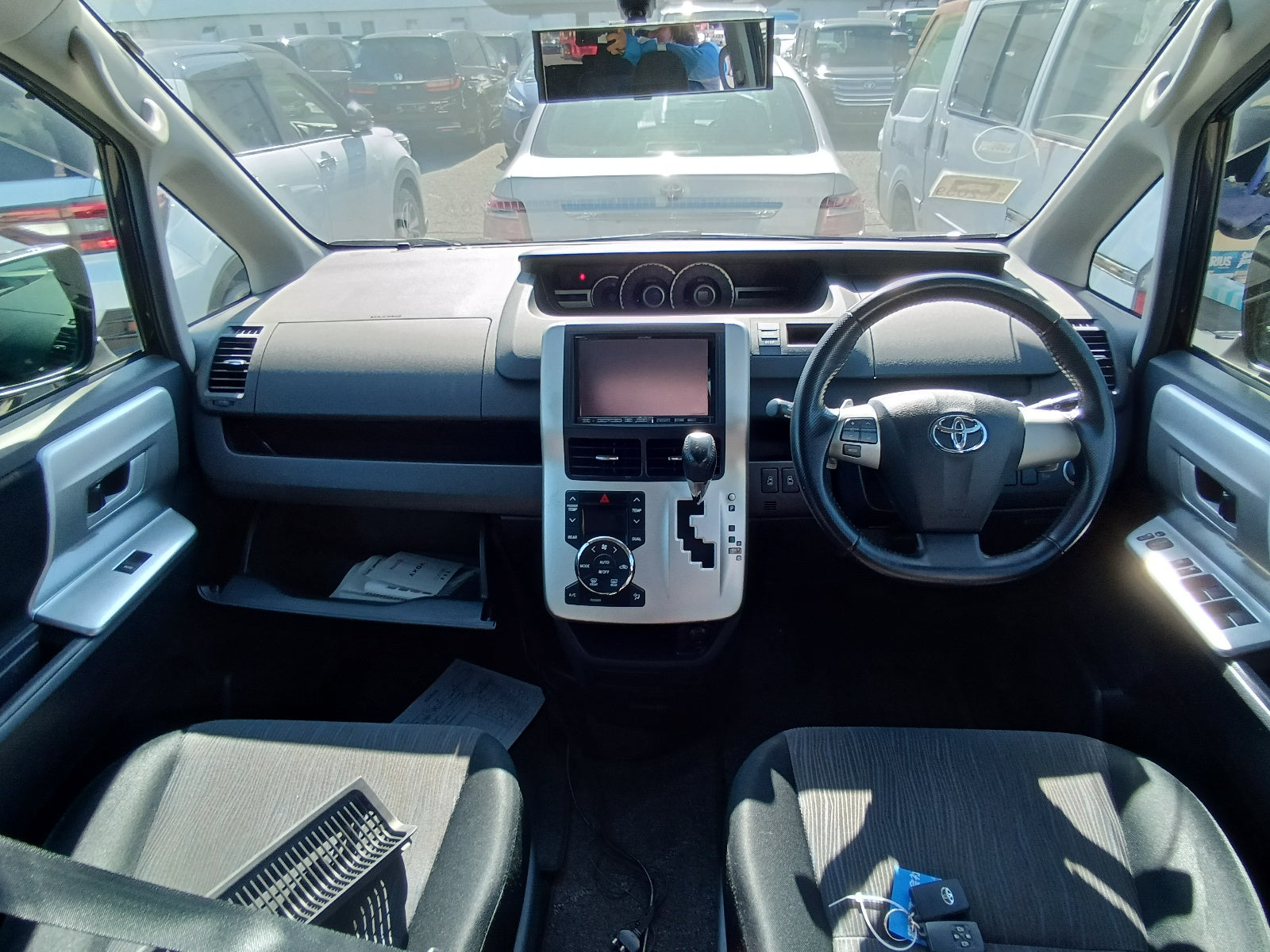 TOYOTA VOXY-ZS EDITON- 2010