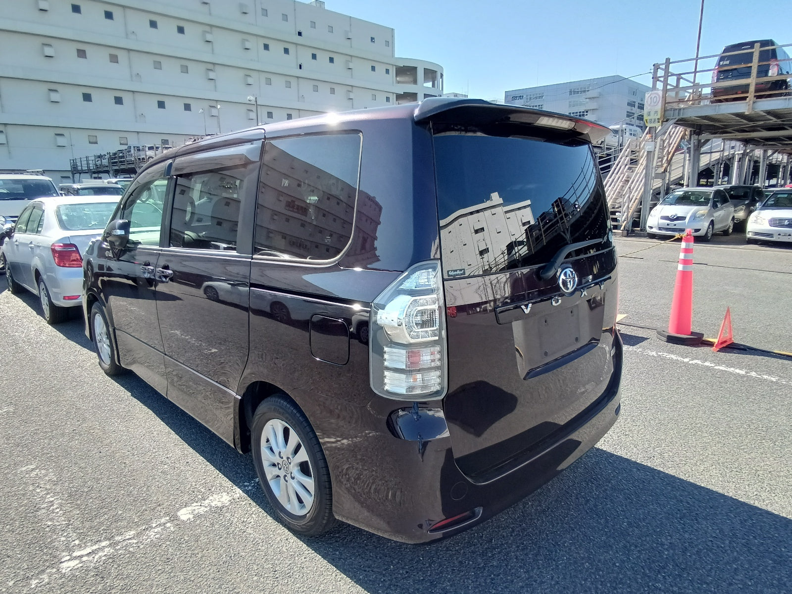 TOYOTA VOXY-ZS EDITON- 2010