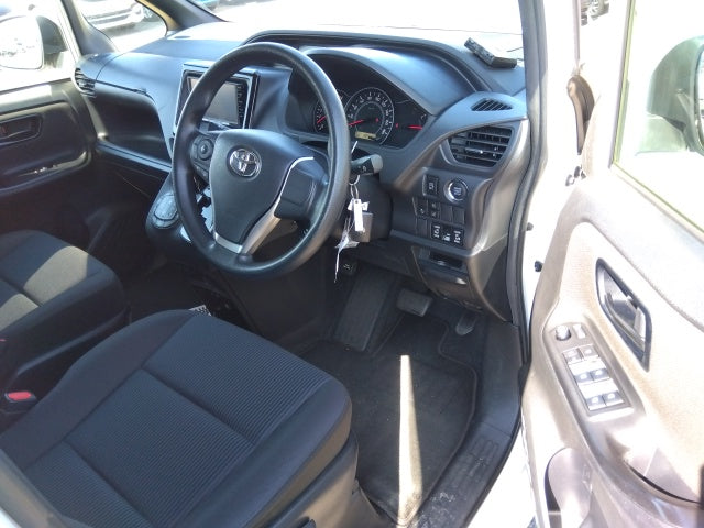 TOYOTA NOAH- X -2019