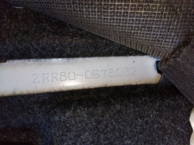 TOYOTA ESQUIRE HV-GI PREMIUM-2019 WHITE