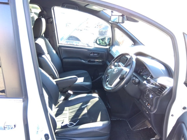 TOYOTA ESQUIRE HV-GI PREMIUM-2019 WHITE