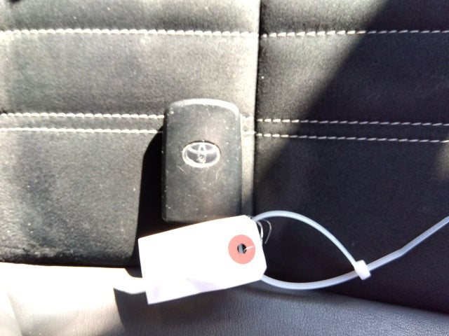 TOYOTA ESQUIRE HV-GI PREMIUM-2019 WHITE