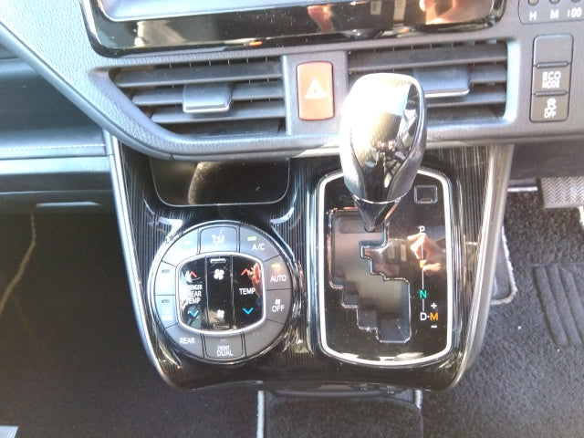 TOYOTA ESQUIRE HV-GI PREMIUM-2019 WHITE