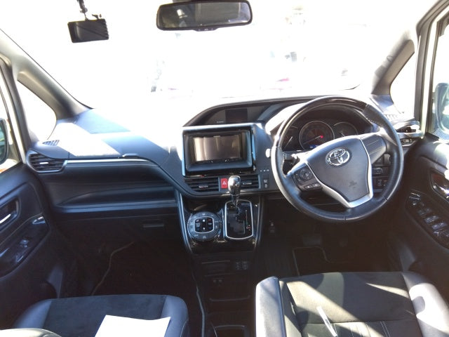 TOYOTA ESQUIRE HV-GI PREMIUM-2019 WHITE