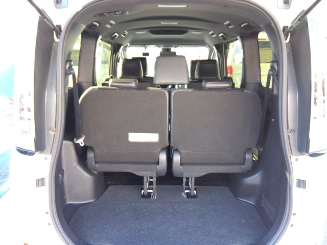 TOYOTA ESQUIRE HV-GI PREMIUM-2019 WHITE