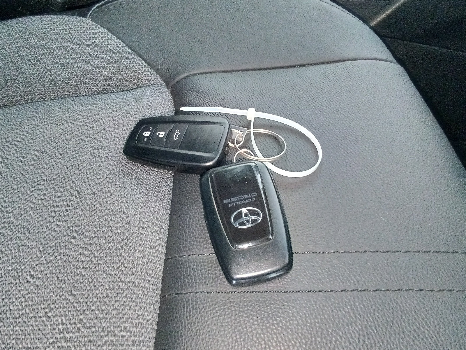 TOYOTA COROLLA CROSS 2021 PEARL HYBRID Z