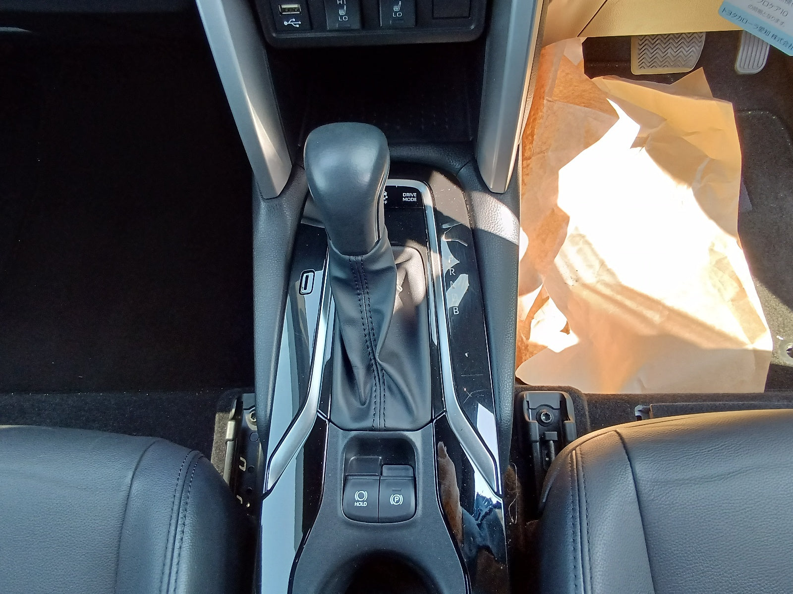 TOYOTA COROLLA CROSS-HYBRID Z-2022 WHITE