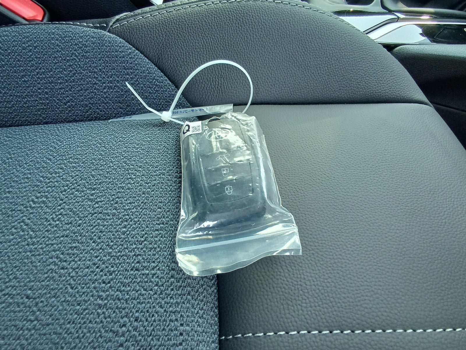 TOYOTA COROLLA CROSS-HYBRID Z-2024