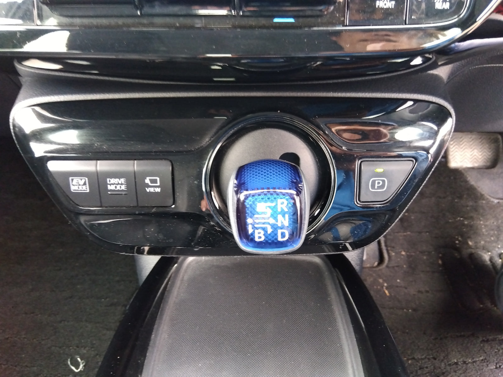 TOYOTA PRIUS-A PREMIUM-2020