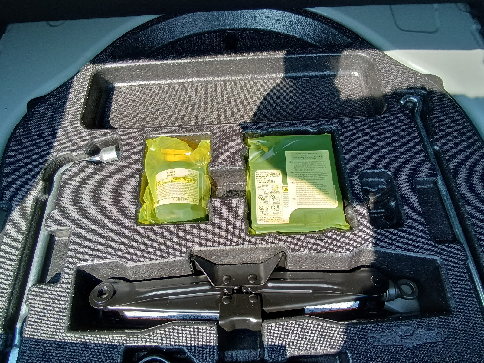 TOYOTA COROLLA-Hybrid WxB-2020