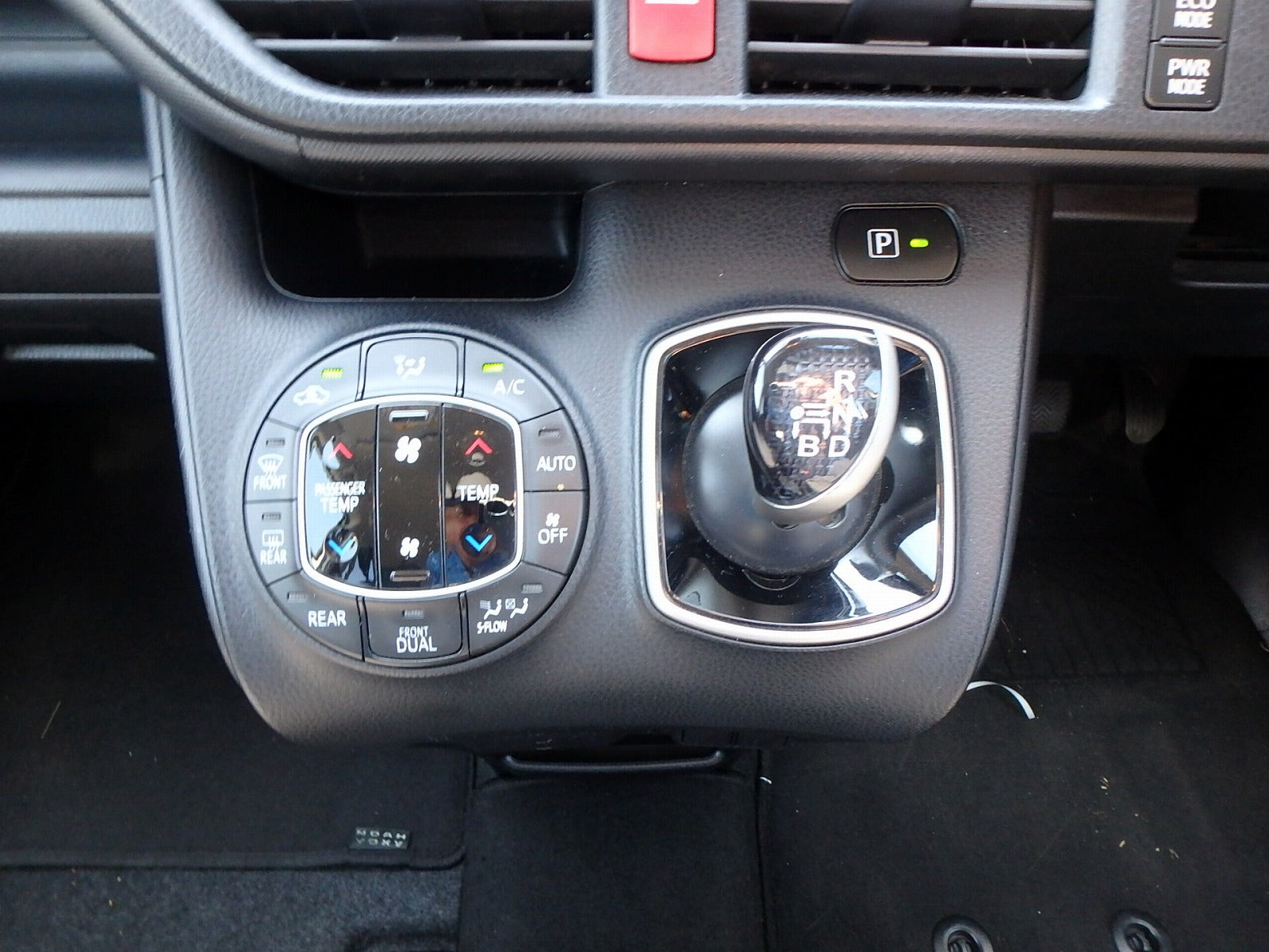 TOYOTA NOAH-HYBRID X-2019