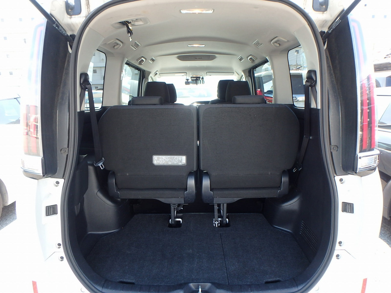 TOYOTA NOAH-HYBRID X-2019