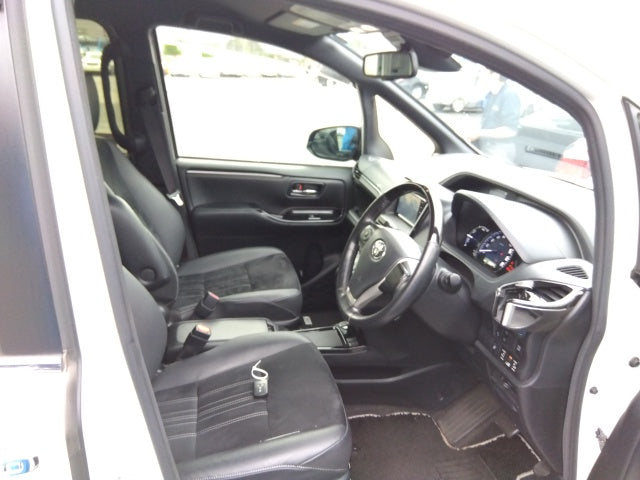 TOYOTA ESQUIRE-HV GI PREMIUM PKG-2019