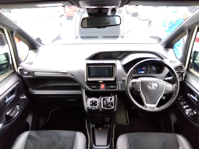 TOYOTA ESQUIRE-HV GI PREMIUM PKG-2019