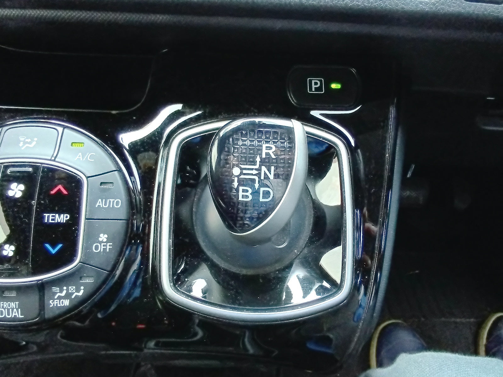 TOYOTA VOXY-2020-Hybrid V