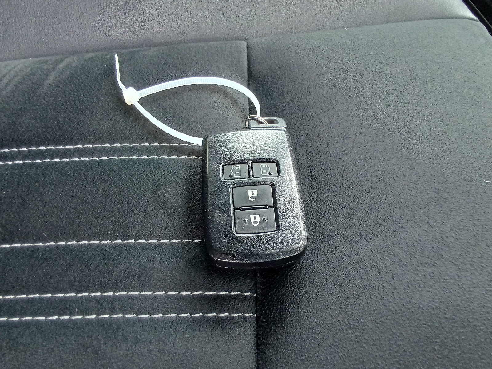 TOYOTA ESQUIRE-HYBRID GI PREMIUM-2020