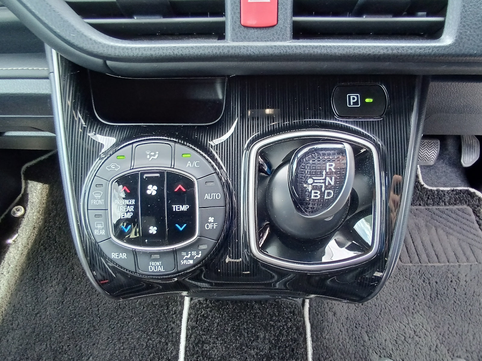 TOYOTA ESQUIRE-HYBRID GI PREMIUM-2020