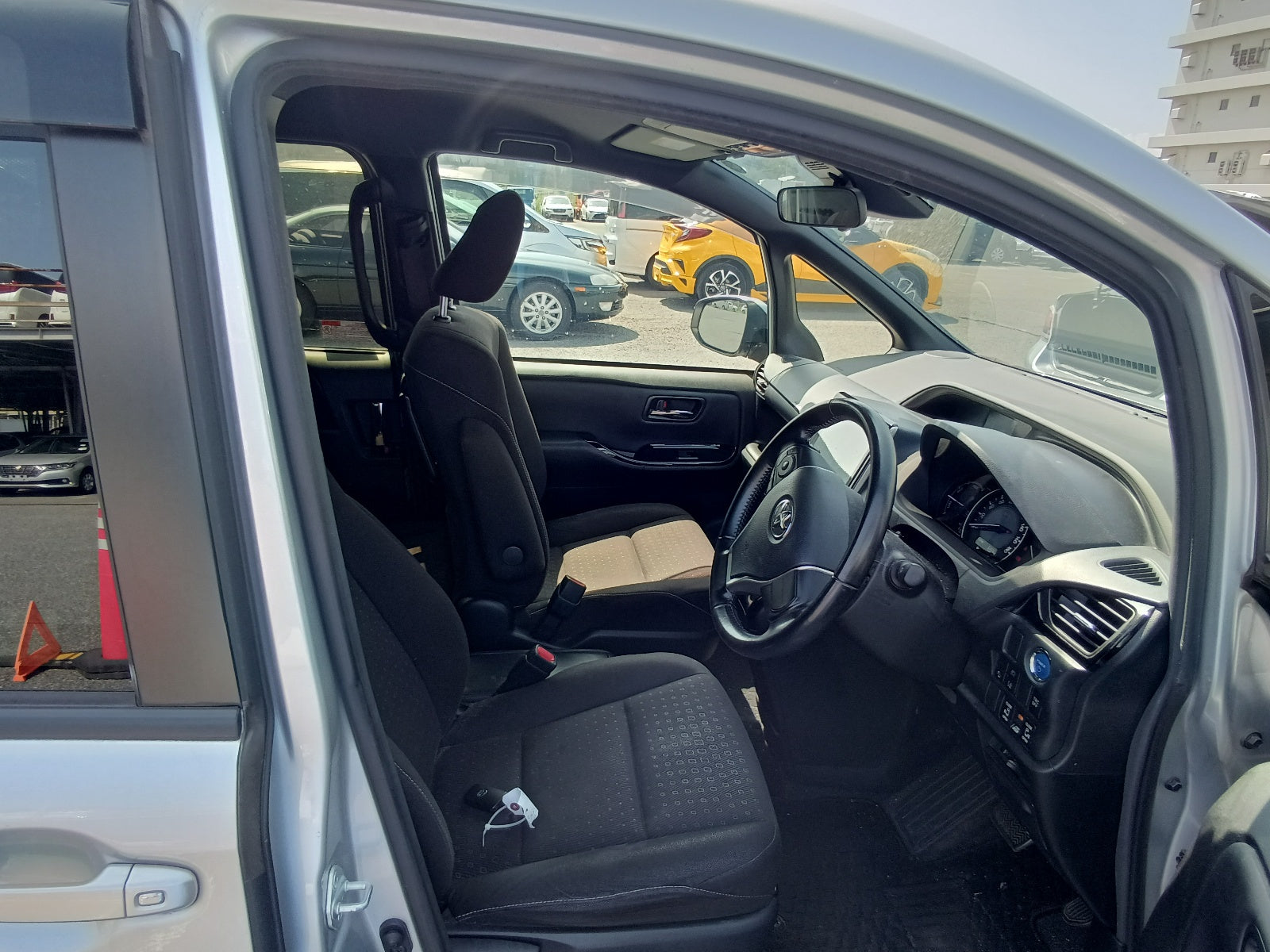 TOYOTA NOAH 2020 SILVER