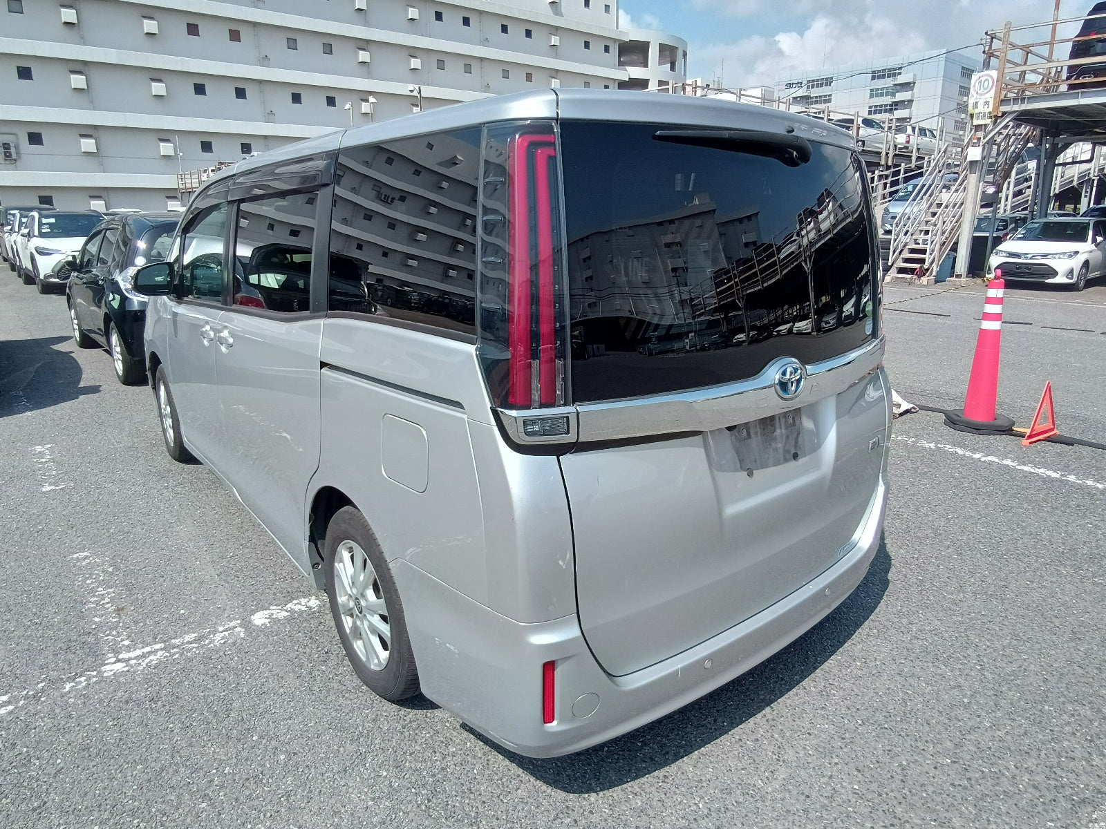 TOYOTA NOAH 2020 SILVER
