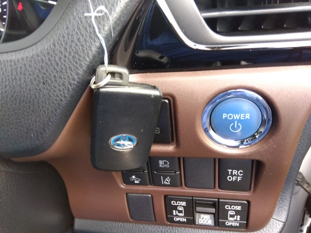 TOYOTA ESQUIRE-HV GI-2020