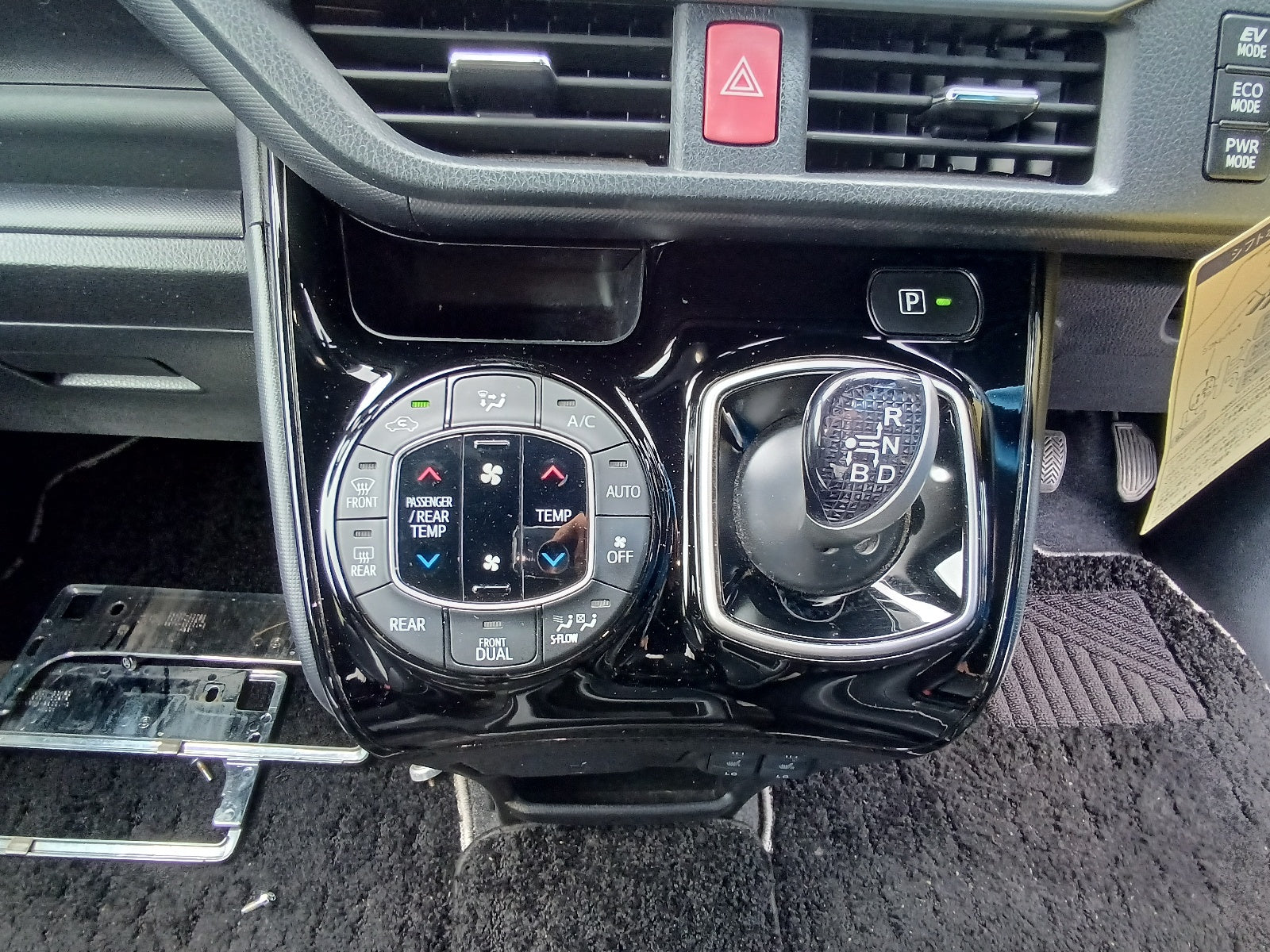 TOYOTA NOAH-HV - 2021 PEARL