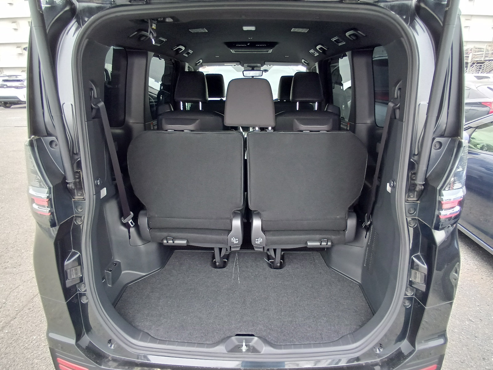 TOYOTA VOXY-2022  BLACK