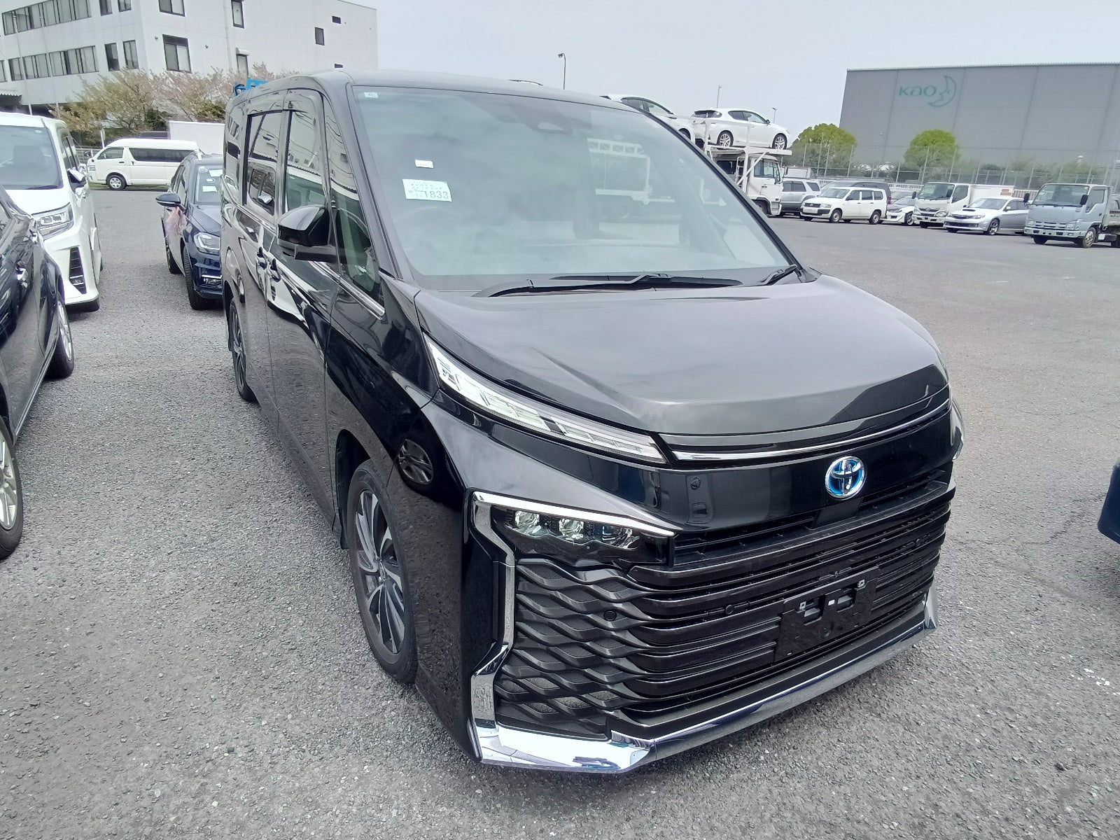 TOYOTA VOXY-2022  BLACK