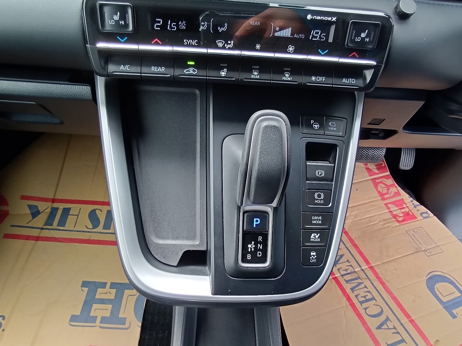 TOYOTA VOXY-2022  BLACK