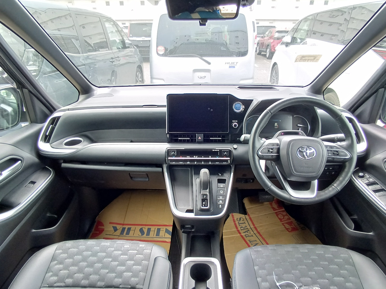 TOYOTA VOXY-2022  BLACK