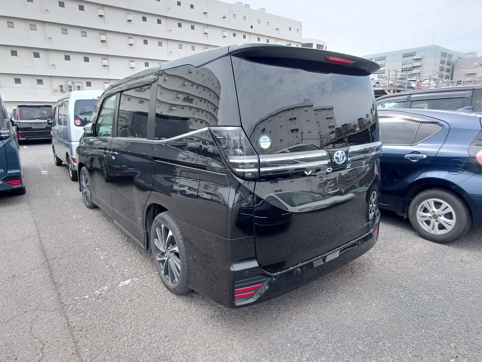 TOYOTA VOXY-2022  BLACK