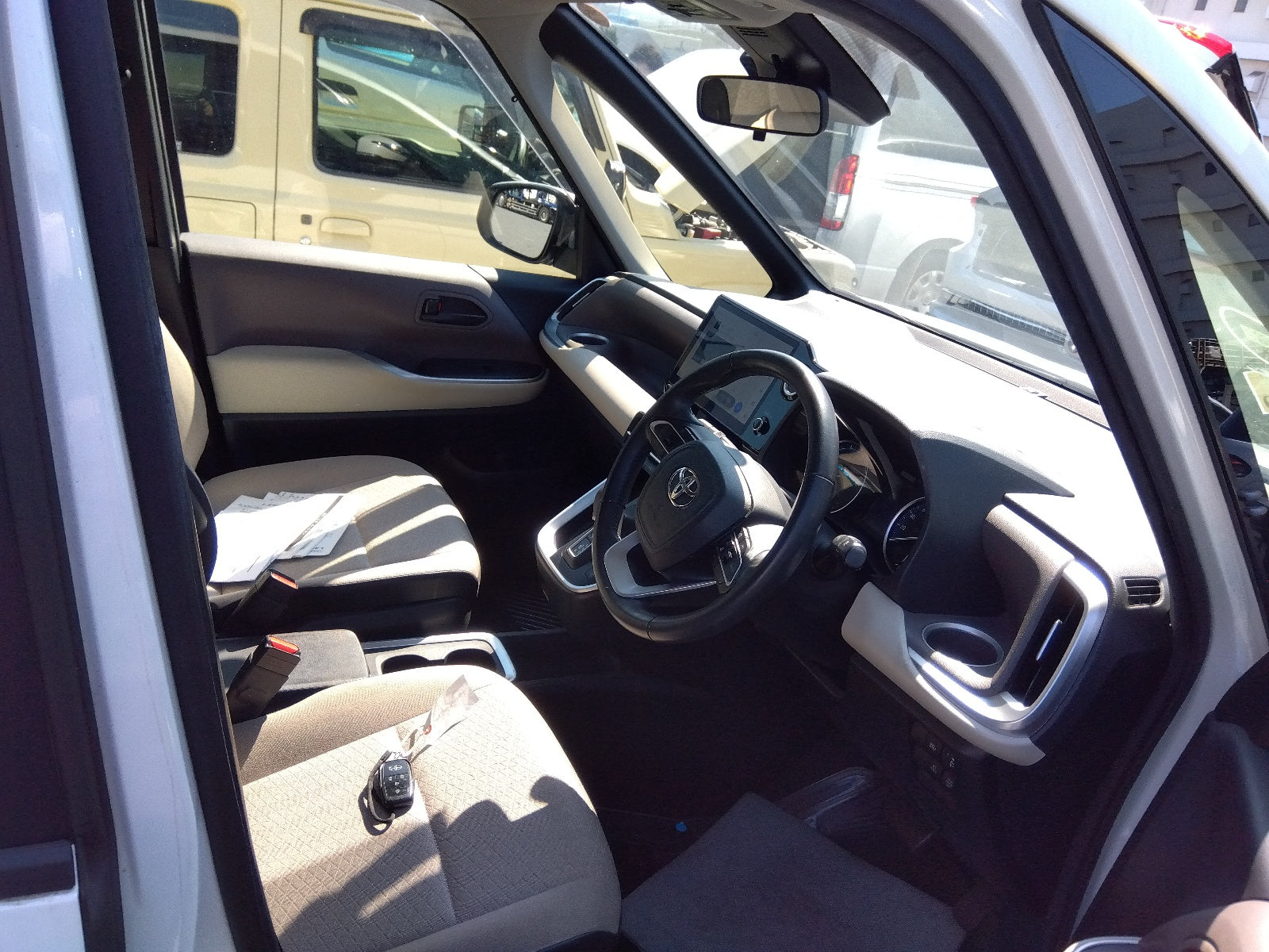 TOYOTA NOAH-HYBRID G- 2022