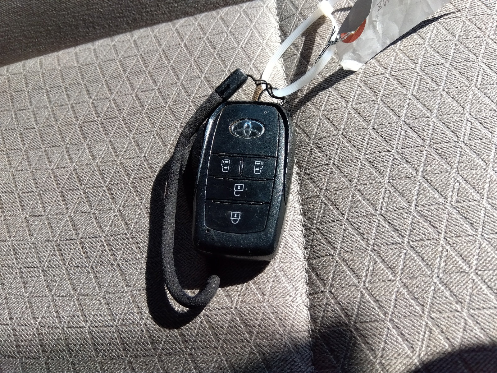 TOYOTA NOAH-HYBRID G- 2022