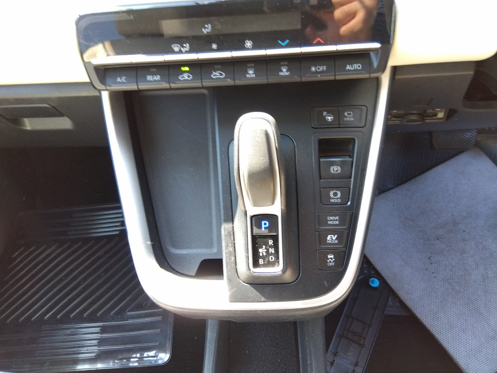 TOYOTA NOAH-HYBRID G- 2022