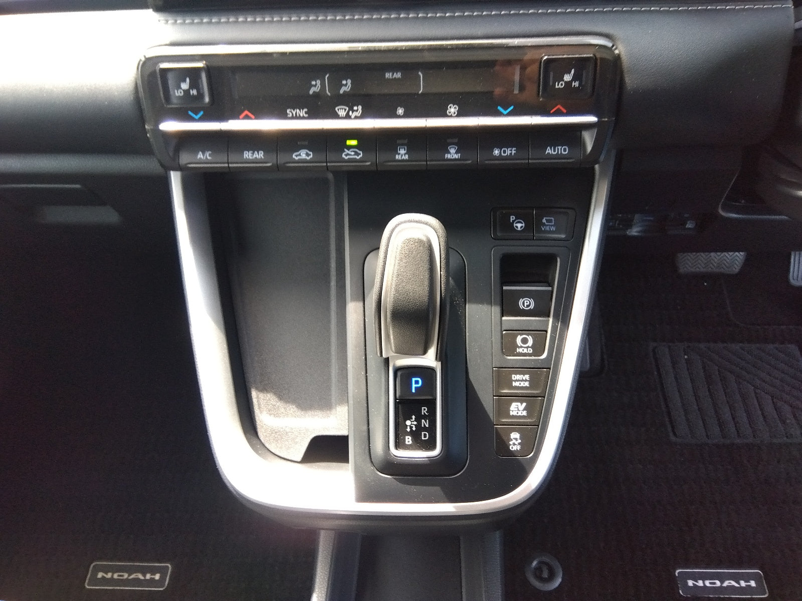 TOYOTA NOAH-HYBRID S-Z PACKAGE- 2022