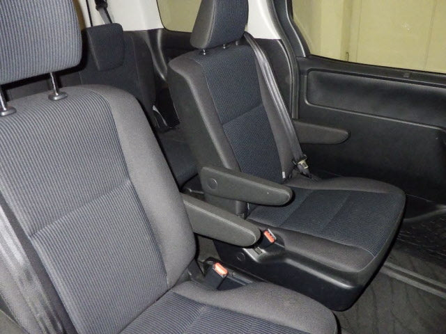 TOYOTA VOXY-HYBRID X-2019