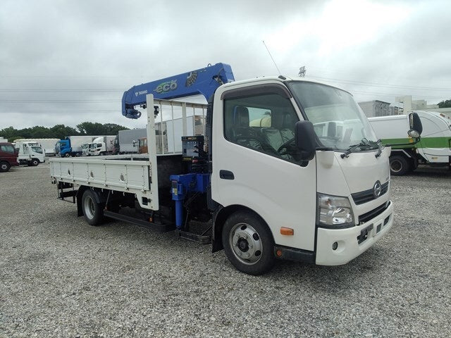HINO DUTRO-CRANE ATTACHING -2017